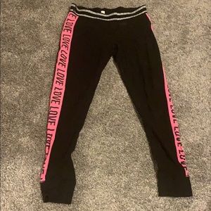 Black leggings with print